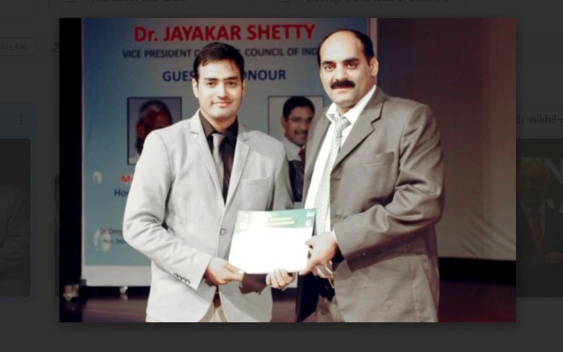 Dr Nikhil Sharma receiving the award for Best Lingual Orthodontic Cases at the National Orthodontic Conference 2016.