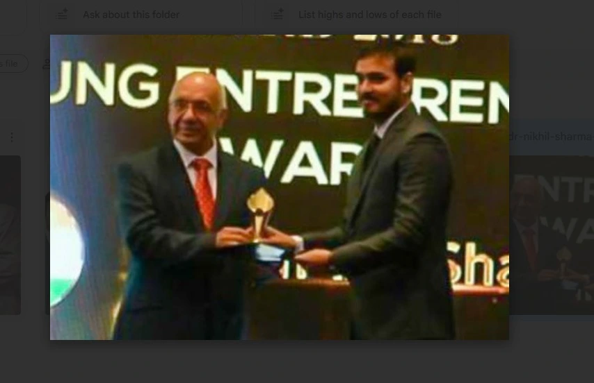 Dr Nikhil Sharma receiving the Young Achiever Award at the World Dental Congress in London, 2018